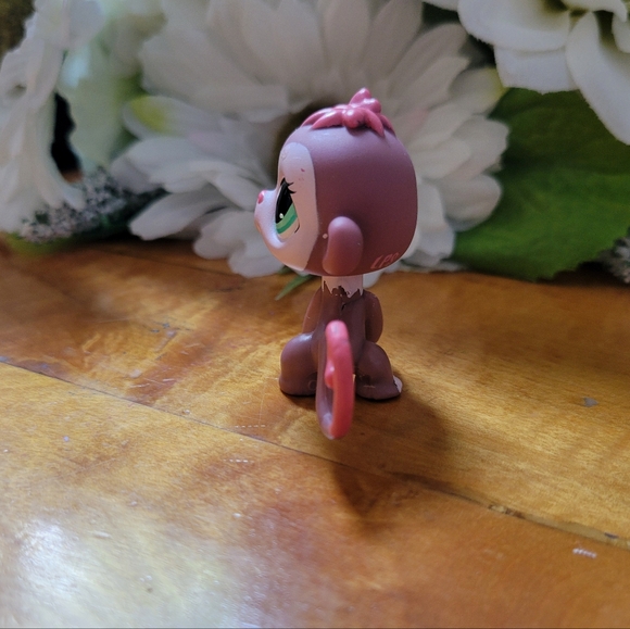 Littlest Pet Shop LPS #2469 Monkey Brown Pink Green Eyes 2007 - Picture 5 of 12